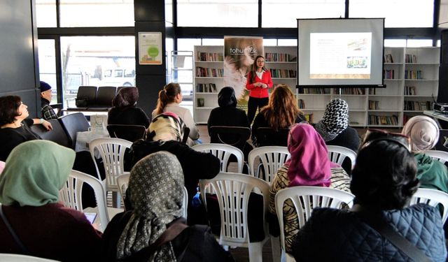 Bornova'da kadınlar hem üretiyor hem bilinçleniyor