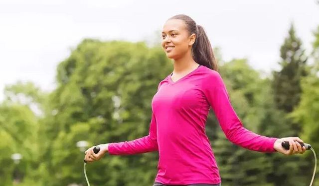 50 kez zıplayarak güne başlayın! Lenf dolaşımını destekliyor, kardiyo etkisi var