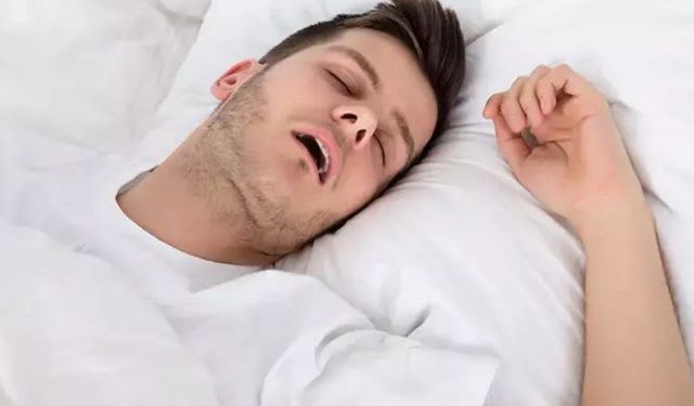 Horlama 20’li yaşlarda artıyor! Uyku apnesinin ilk sinyali, gece ani ölüm nedeni olabilir