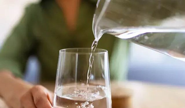 Sıcak su içme alışkanlığı hızla popülerleşiyor! Uzmanlar, bu trendin gerçek faydalarını açıkladı