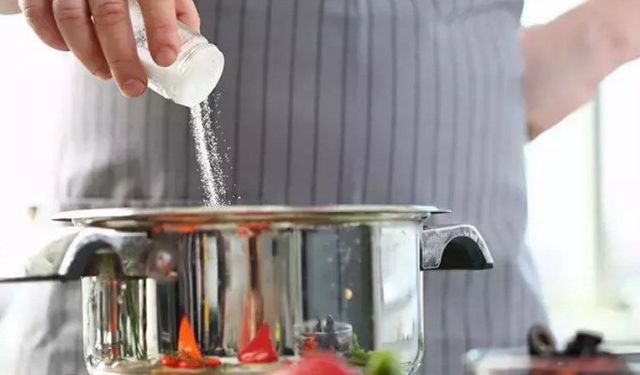 Her gün tüketiyoruz ama riskini bilmiyoruz! Mideyi sessiz sessiz yıpratıyor