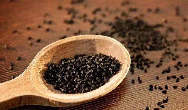 Gizli formül deşifre oldu! Yoğurt ve çörek otu yağı birleşirse ne olur?