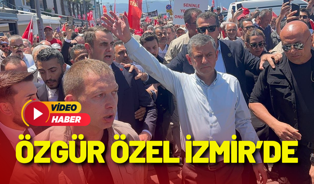 CHP Lideri Özgür Özel, İzmir Gündoğdu Meydanı’na yürüdü