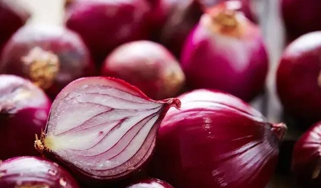 Doğal antibiyotik tabağınızda! C vitamini deposu mor soğanın gücü