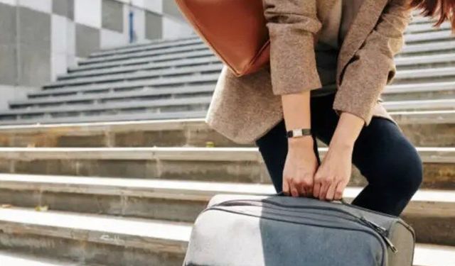 Ağır valizler, yoğun aktiviteler! Fıtık hastaları tatilde nelere dikkat etmeli