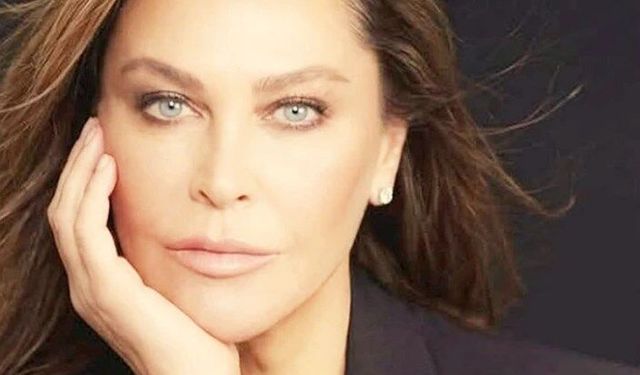 Hülya Avşar 62 yaşında 20'liklere taş çıkardı! Bikinisiyle böyle poz verdi