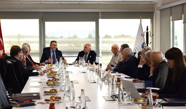 Makineciler sektörün geleceği için aynı masada
