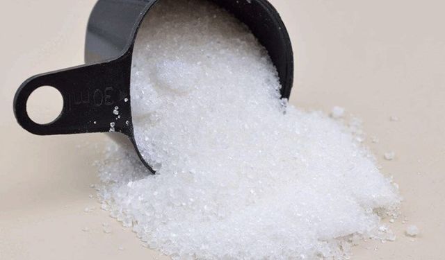 Fazla sodyum sinsice sağlığı olumsuz etkiliyor! Tansiyonu yükseltip vücuda su tutturuyor