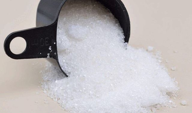 Fazla sodyum sinsice sağlığı olumsuz etkiliyor! Tansiyonu yükseltip vücuda su tutturuyor