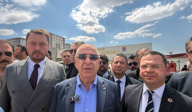 Ümit Özdağ, cezaevindeki Sinem Dedetaş ile Oğuzhan Uğur'u ziyaret etti