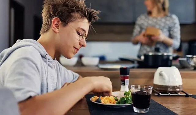 Ergenlikte enerji ve besin ihtiyacı artıyor! Bu gıdaları sofradan eksik etmeyin