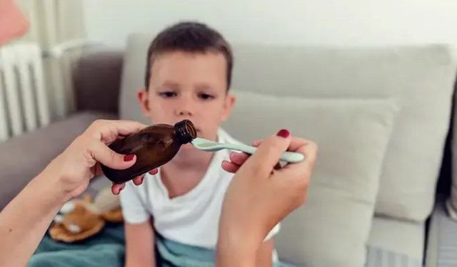 Şurup ve vitaminlerde gizli risk! Çocukların dişlerini tehdit ediyor