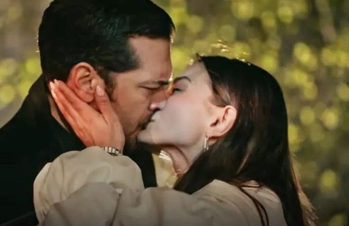 Eşref Rüya'nın senaristi izleyiciye sitem etti: 'Eşsan öpüşsün' diyen bir kitle var...