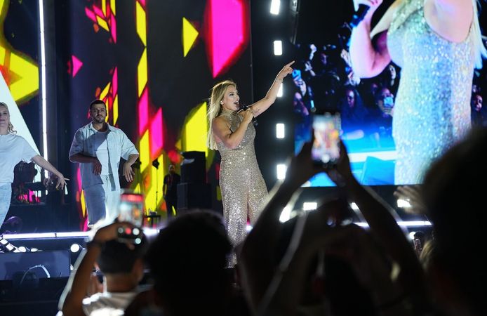 Demet Akalın, festivalde coşkuyu zirveye taşısı