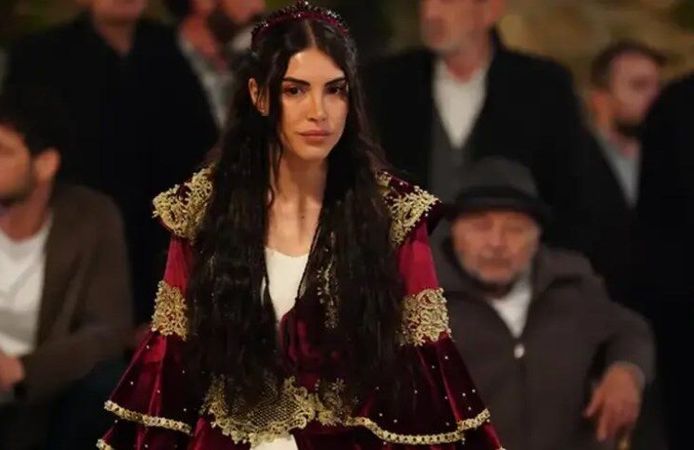 Taşacak Bu Deniz sezona ara verdi! Deniz Baysal saçlarını kestirdi