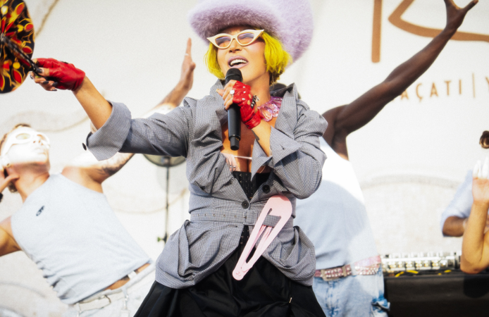 Hande Yener'den kavurucu sıcakta iddialı kombin!