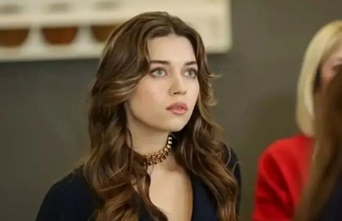 Uyuşturucu operasyonu: Afra Saraçoğlu ülkeye döner dönmez gözaltına alındı!