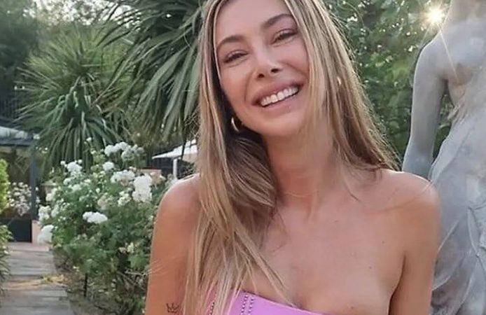 Şeyma Subaşı transparan tercihiyle düğünün önüne geçti