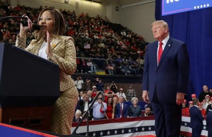 Trump Nicki Minaj'ın kalçalarına dikkat çekti! Ayağa kalkmasını istedi