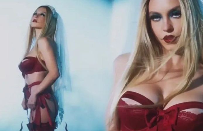 Sydney Sweeney Noel için sınırları zorladı! Yılbaşı filmlerine gönderme...
