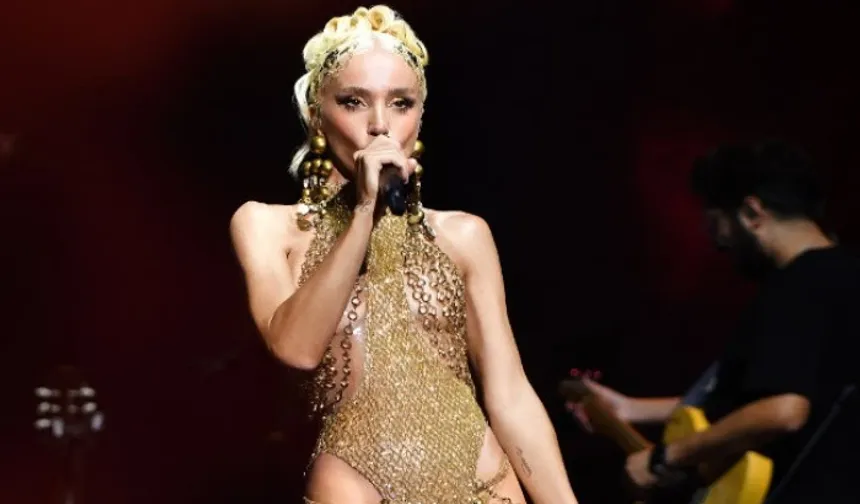 Sahneye para saçıldı! Gülşen seyircisine tepki gösterdi! 'Atatürk' vurgusu gündemde