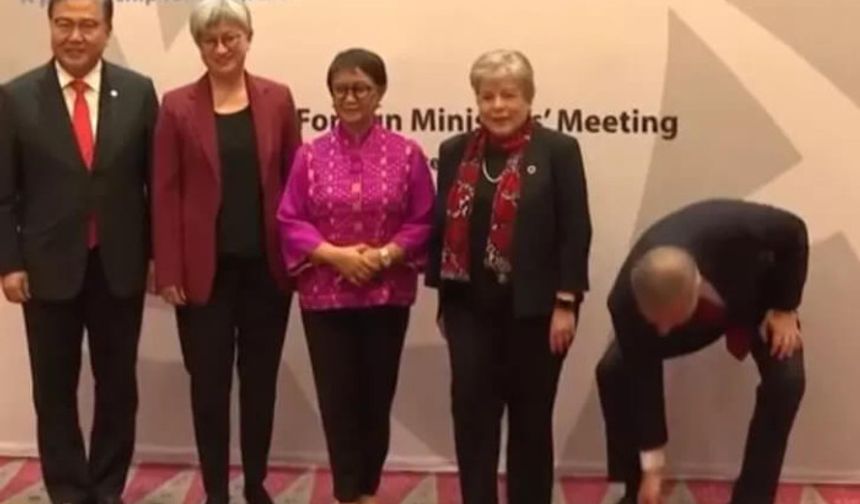 Hakan Fidan, Türk Bayrağı'nı yerde bırakmadı!