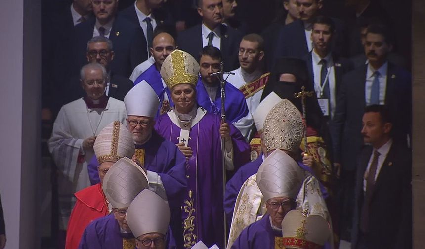 Papa 14. Leo 4 bin kişilik ayini yönetti