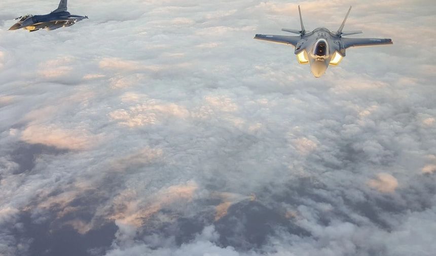 ABD'ye ait F-16 savaş uçağı düştü