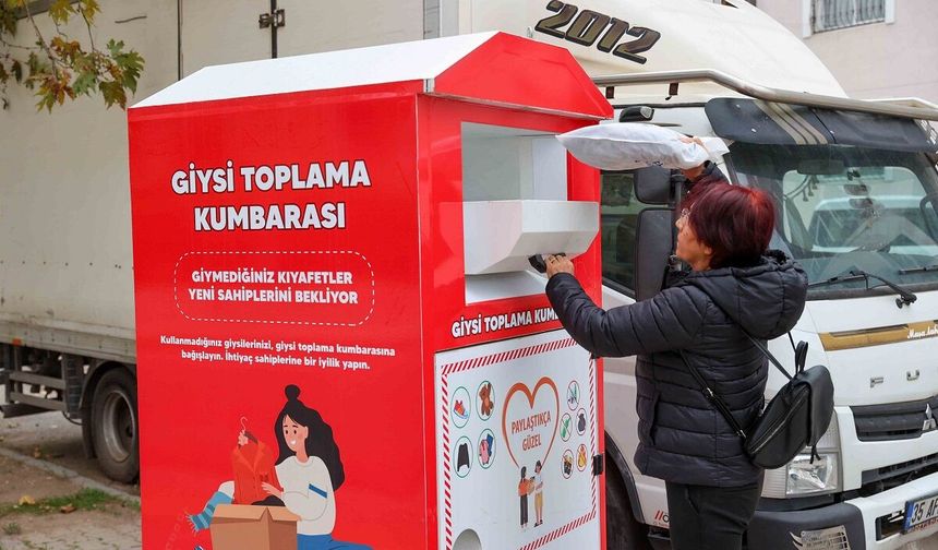 Buca'da giysi kumbaraları ile dayanışma büyüyor