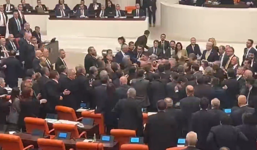 Meclis'te kavga! CHP'li ve AK Partili vekiller birbirine girdi