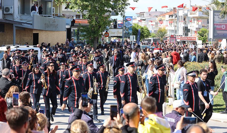 Urla Enginar Festivali Coşkuyla Başladı: Sokaklar Şölene Döndü