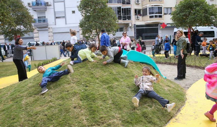 Karşıyaka'nın çocuklarına müjde: "Kent 95 Parkı" hizmete açıldı!