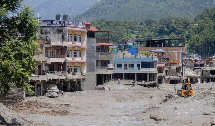 Nepal'deki selde can kaybı 1386'ya yükseldi