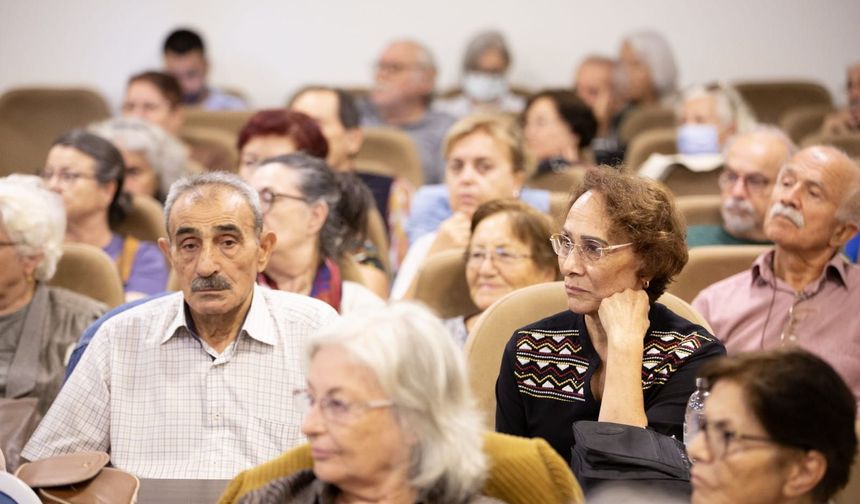 Narlıdere 3. Yaş Üniversitesi'nde ilk ders zili çaldı