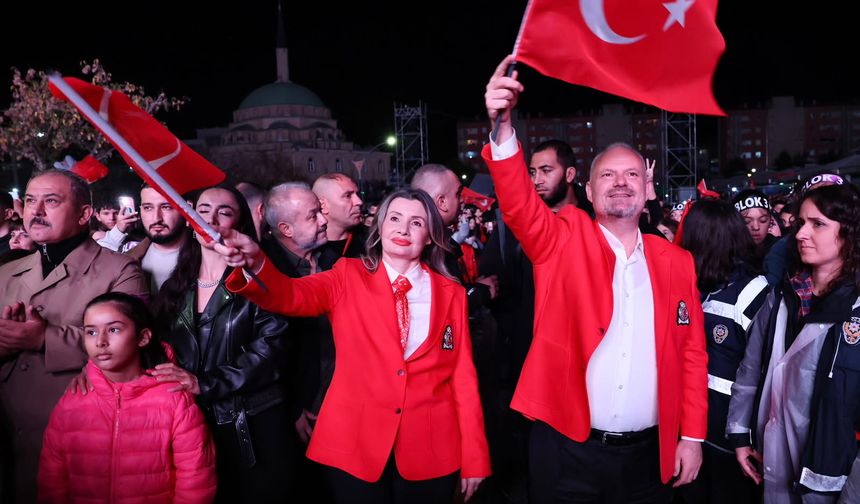 Menemen'de on binler, Cumhuriyet coşkusuyla buluştu