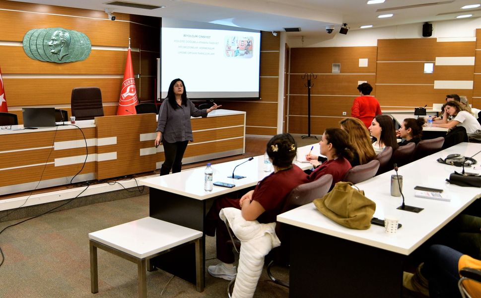 Bornova Belediyesi'nde toplumsal cinsiyet eşitliği eğitimi