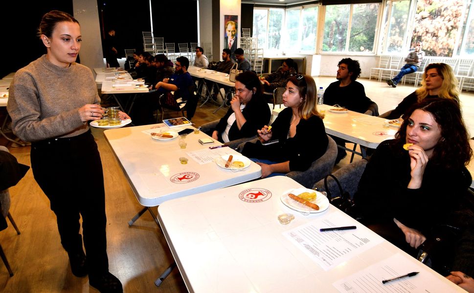 Bornova'da zeytinyağı kültürü geleceğe taşınıyor