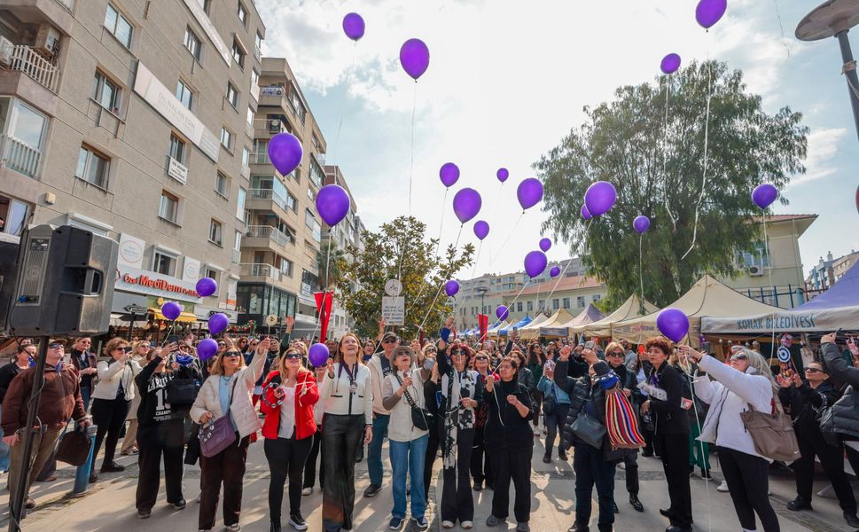 Konak'ta kadın emeği ve dayanışmasına festival gibi kutlama