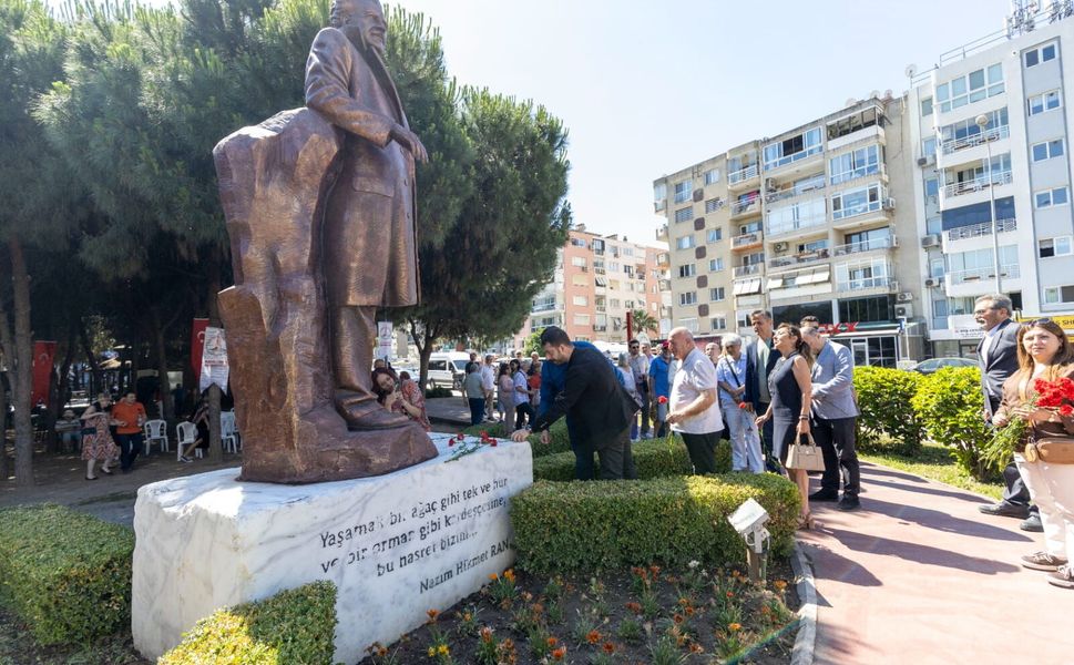 Nazım Hikmet Karşıyaka'da şiirleriyle anıldı