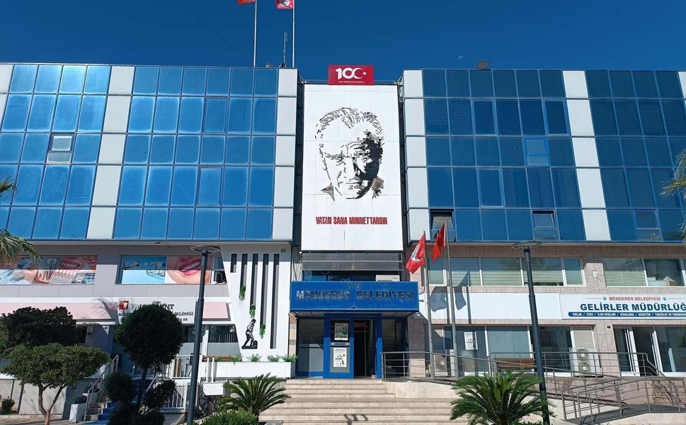 Menderes Belediyesi'ne ikinci dalga operasyona 7 tutuklama