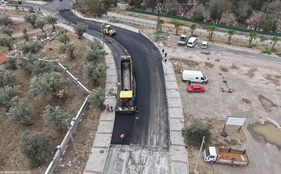 Ataşehir ve Harmandalı’da yollar yenileniyor