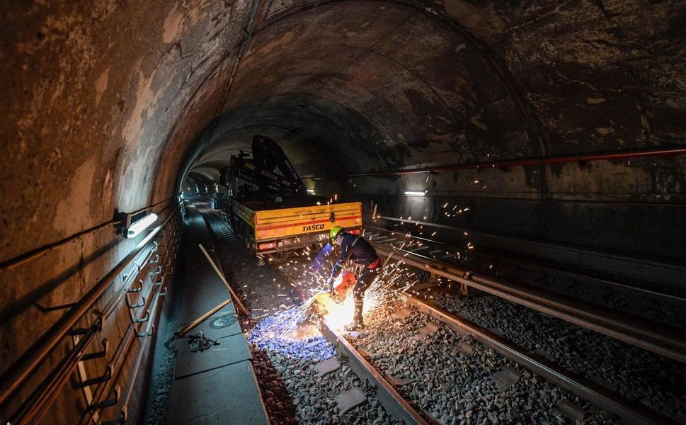 Metro raylarında değişim zamanı