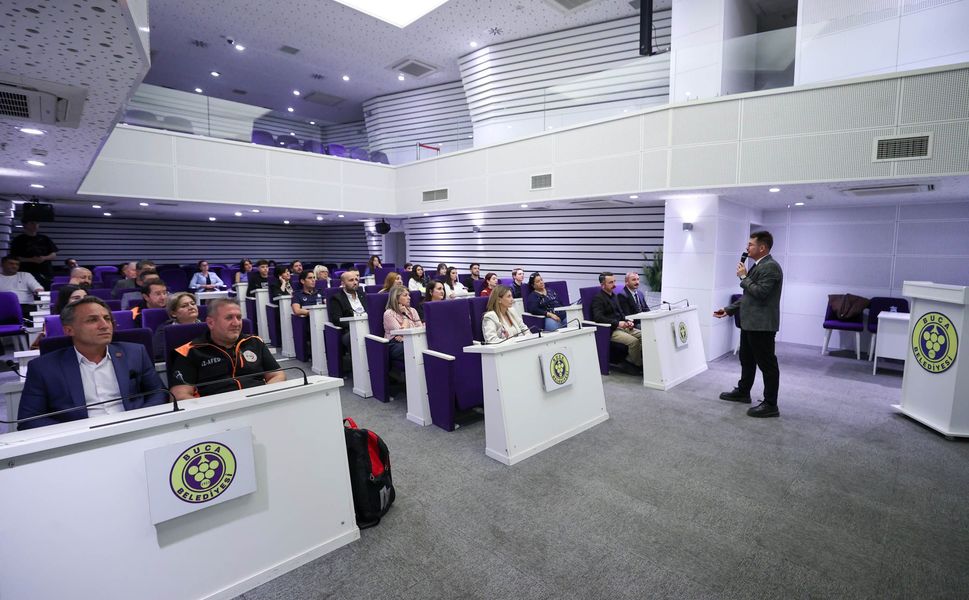 Buca Belediyesi iklim panelinden uyarı: Gıda krizi ve göçler kapımızda