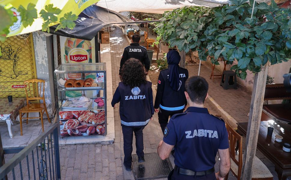 Buca Belediyesi'nden okul çevrelerinde denetim
