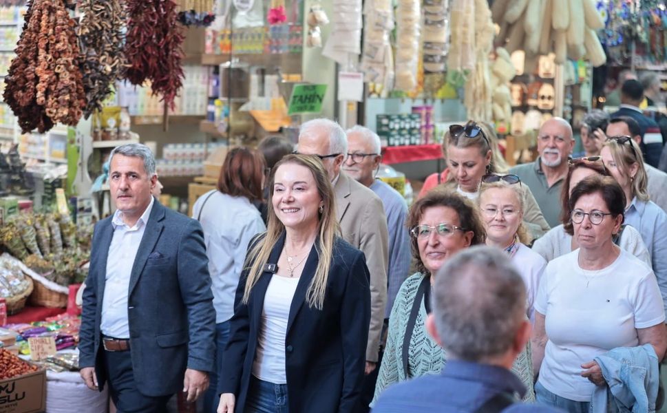 Kemeraltı Festivali esnafın yüzünü güldürdü