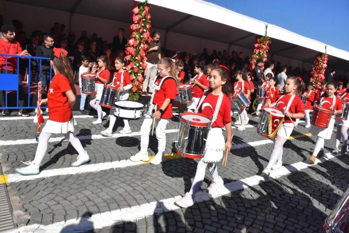 İzmir'de Cumhuriyet'in 102'nci yılı coşkusu