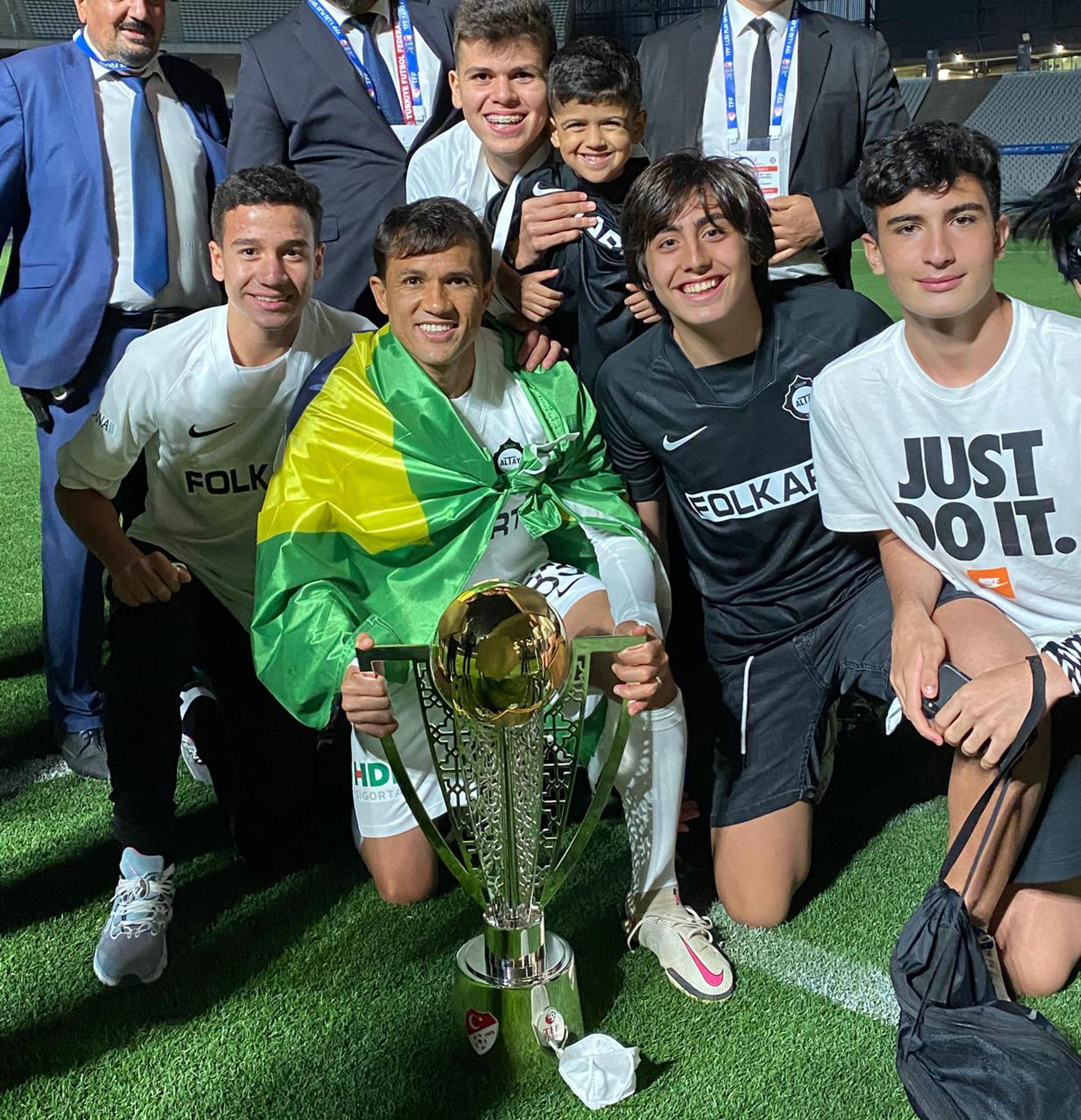 A L T A Y D A M O S S O R O T E H L I K E S I 1013458 300702 Min