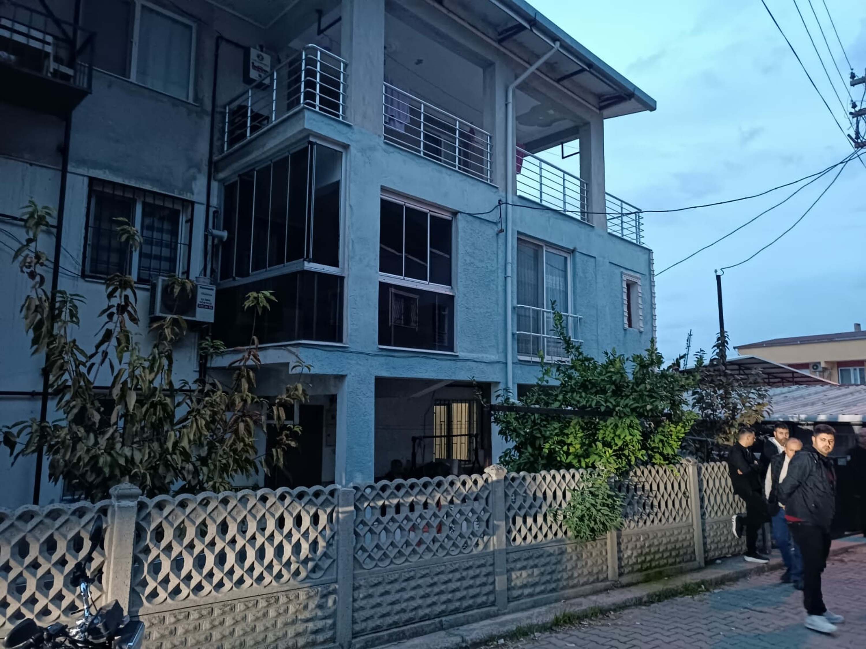 E N G E L L I K I Z I N I P O M P A L I T U F E K L E O L D U R U P 1023412 303675 Min