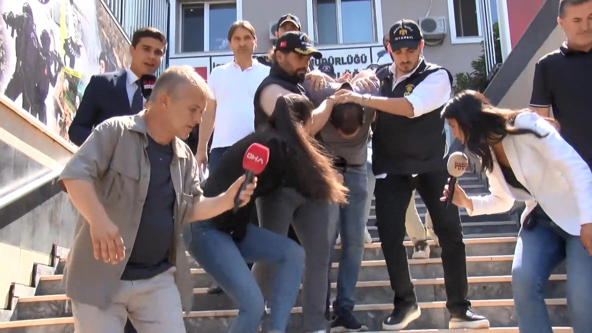 I S T A N B U L A Y S E T O K Y A Z C I N A Y E T I N D E I F A D E 1022506 303410 Min