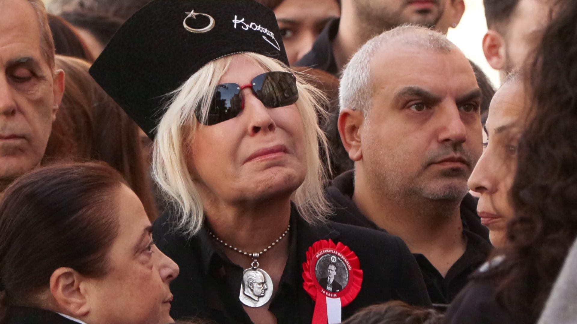 I S T A N B U L D O L M A B A H C E S A R A Y I N D A 10 K A S I 1008108 299013 Min